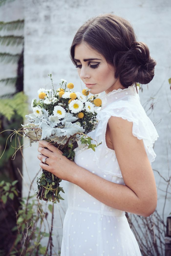 Vintage vzhľad-pripnuté vlasy