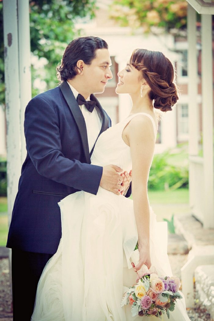 Svadobná kytica s vlnitými vlasmi