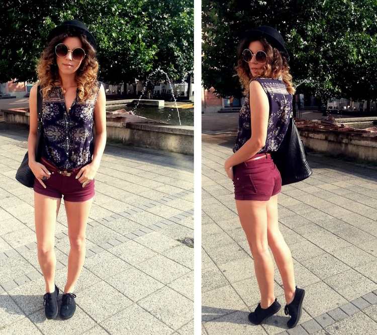 slivkovo-červená-primark-šortky-tlačená košeľa-čierny klobúk
