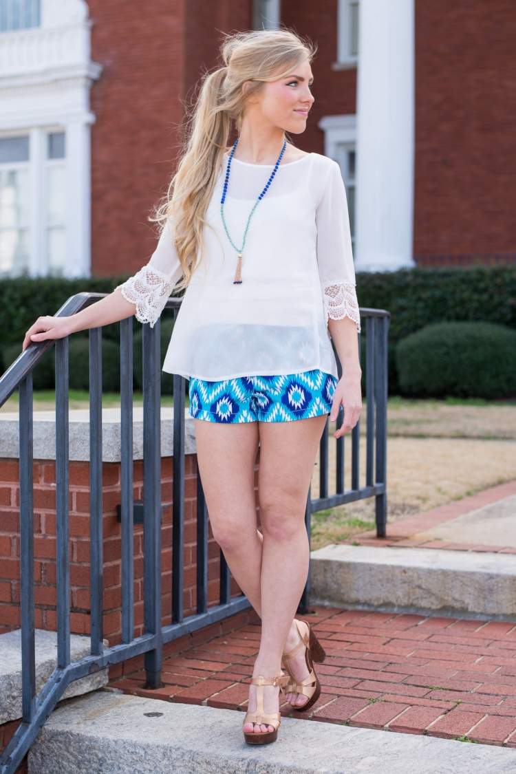 teplé nohavice-outfit-leto-aztécky-vzor-modro-biela-šifón-blúzka