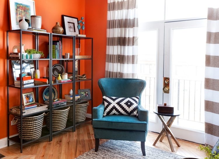 ikea-zariaďovanie-nápady-obývačka-policový-systém-čierny-Vittsjo