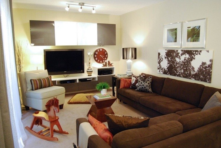 ikea-nábytok-nápady-obývačka-karlstad-sedacia súprava-nástenná-jednotka-hnedo-biela