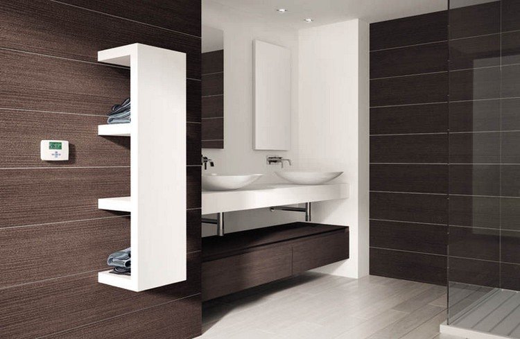 biely radiátor s policami na uteráky - Quadraqua od Domenica De Palo moderné-radiátory-elektrické-biele-poličky-kúpeľňové-uteráky-QUADRAQUA-Domenico-De-Palo