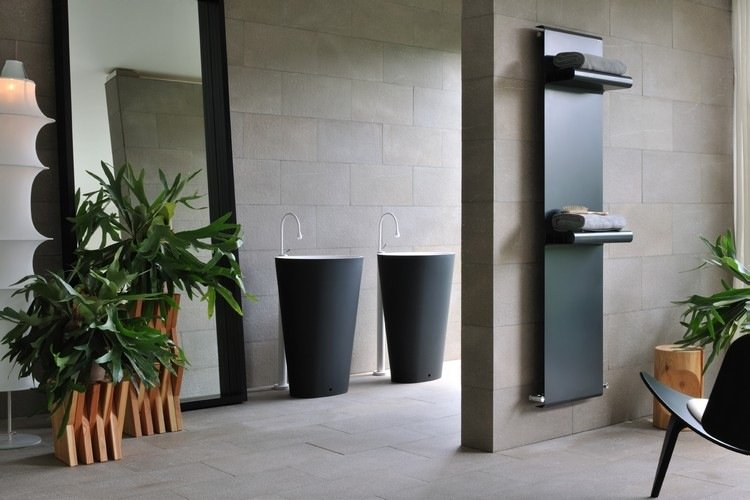 nástenný radiátor s policami na uteráky - Rude od Caleido moderné-radiátory-nástenné-čierne-poličky-uteráky-RUDE-Caleido