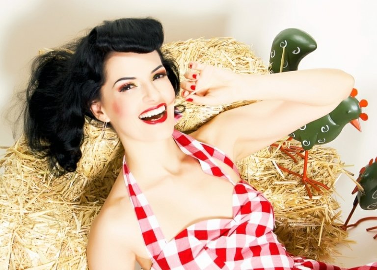 Účesy Rockabilly pre ženy na štýl účesy rockabilly ofina roll roll károvaný balík slamy