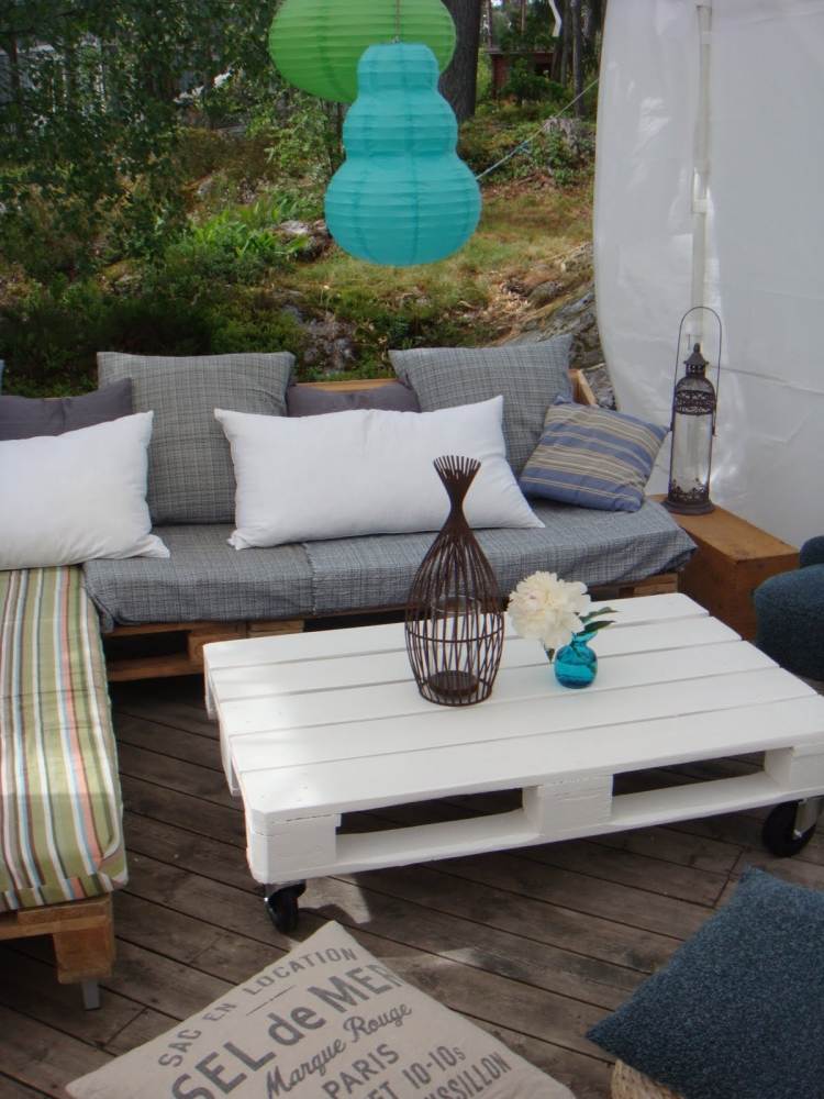 diy-idea-konferenčný stolík-palety-bielo-lakované-rolky