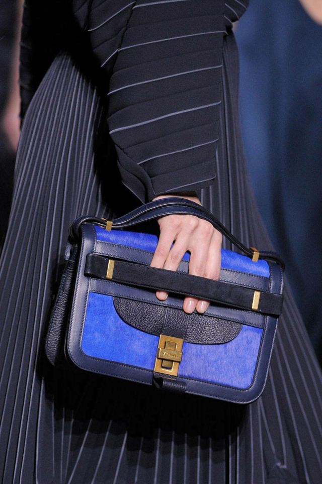 Vrecko na predlaktie s priestorom na ruku na vloženie do Vionnetu Spojka Vionnet-so-signálom-modrá