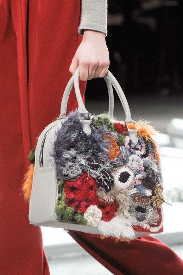 ozdobné pletené kvety a figúrky od Rodarte Kabelka Rodarte Ornate Elements