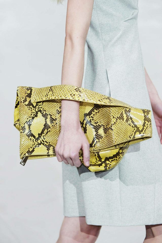 Kabelka vo vzhľade hadej kože od Jil Sander Kabelka hadieho vzhľadu Jil Sander