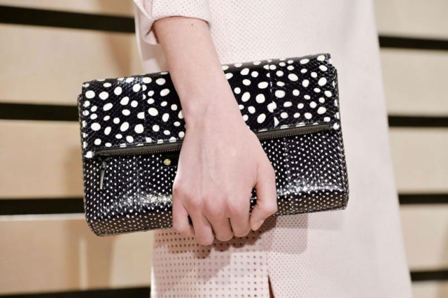 Dizajnové kabelky od J.Crew Spojka J-Crew-patent-koža-s bodkami