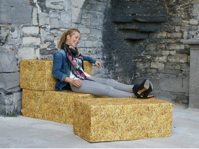 Záhradná lavička slamený moderný záhradný nábytok Záhradný priestor so slameným moderným nábytkom