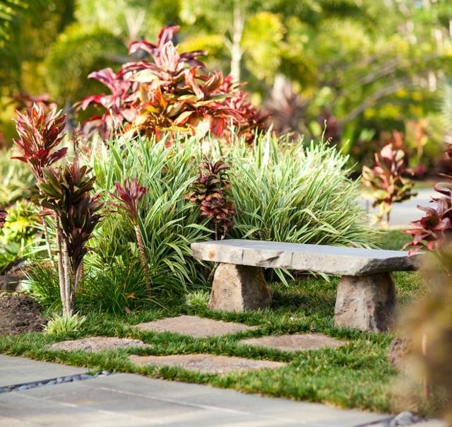 kameň v tvare tropickej záhrady Kamenná lavička v záhradnom tvare