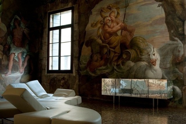 Dizajn komody zrkadlové rozbité sklo SCRIGNO Fernando Humberto-Campana-edra