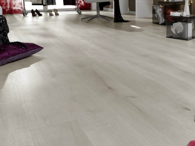 dizajn spálne laminátové nápady svetlošedá biela jednoduchá LEGNOPAN nápady na laminát do spálne svetlo sivá biela obyčajná LEGNOPAN