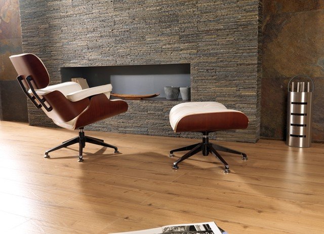 Porcelanosa nápady na relaxačné kreslo s kamennými stenami obkladajúce laminátové podlahy Kreslo na relaxáciu, kamenné obklady, porcelánové laminátové podlahy