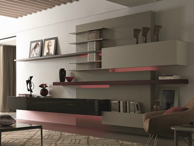 nápady na zariadenie-obývacia izba-moderná-nástenná jednotka-ružové-led-pásy-Tao10-misuraemme