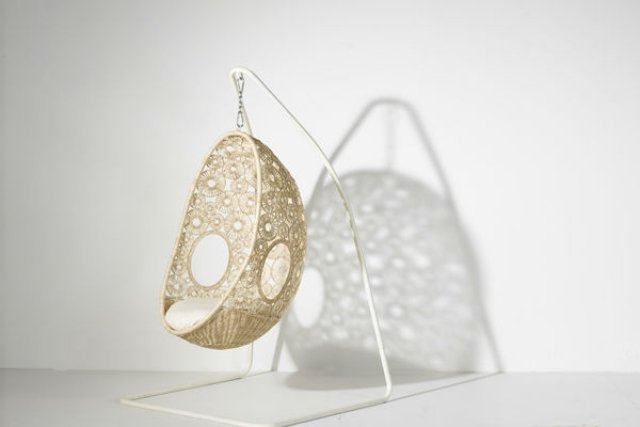 Hojdacia stolička s rámom so zlatým efektom-bielo natretá Závesná stolička opletená zlatým efektom-biely kovový rám