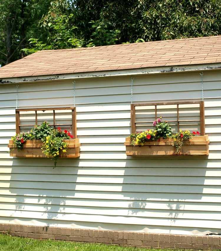 starý okenný rám v drevenom kvetináči nápady-záhradná dekorácia-staré-okno-drevo-kvetinový-box