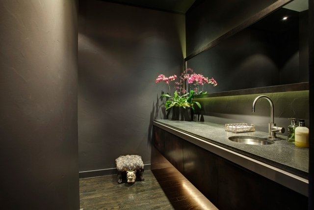 nepriame osvetlenie-kúpeľňa-za-zrkadlo-márnosť-skriňa