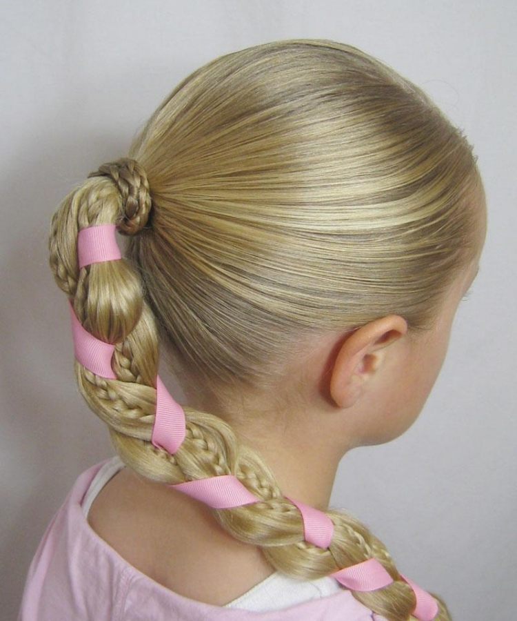 do copu zapracujte očko dievčenské účesy-kreatívne-blond-chvost-mašľa-rybie-nožičky-stuha-ružovo-zapletaná-