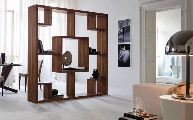 Rozdeľovače miestností-dekoratívne-praktické-police-odkladací-priestor-na-dekorácie