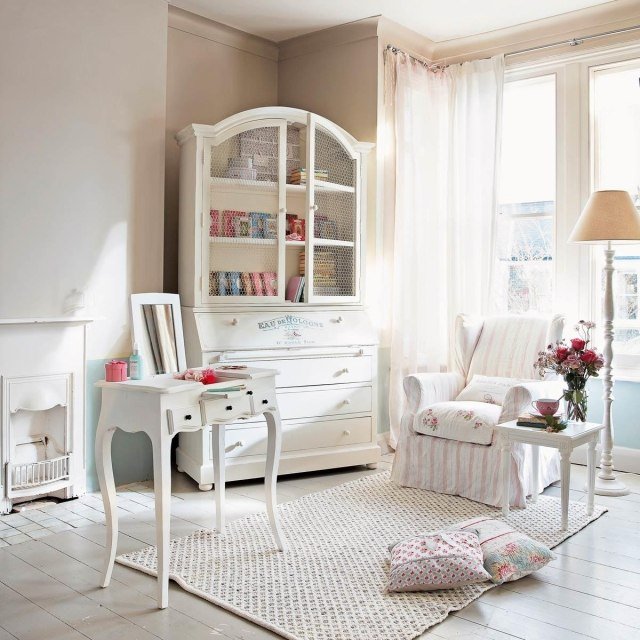 nápady na spálňu dizajn-ošarpaný-šik-biela-vinobranie-nábytok-romantický