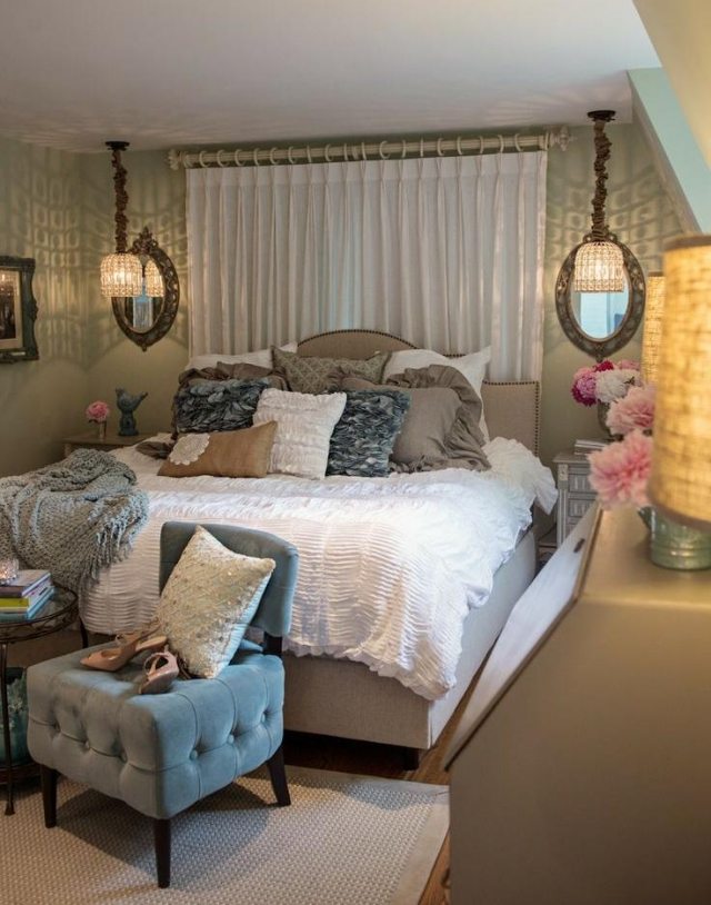 dizajn spálne-ošumelé-elegantné-vkusné-vinobranie-nástenné-zrkadlo-závesné svetlá