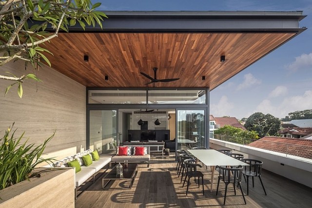 krytá terasa drevený salónik jedálenský kút presklené posuvné dvere