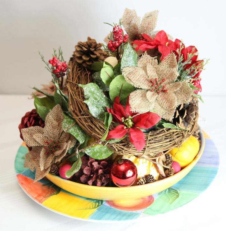 nápady vianočné dekorácie aranžmán inšpirácia misa vianočná hviezda umelá