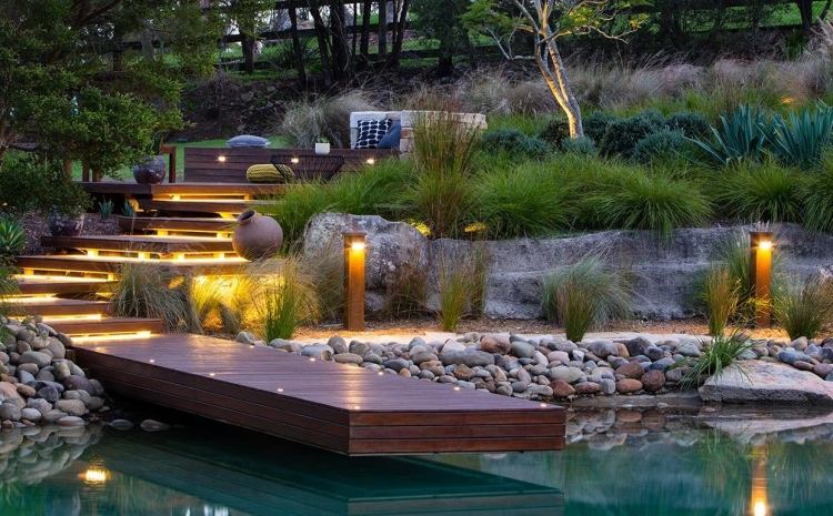 záhradné nápady-dizajn-drevo-vonkajšie-schody-pod-svetlá