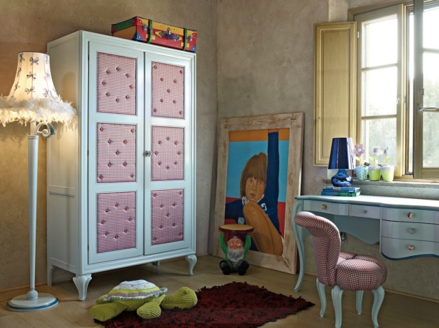 detská izba-nábytok-šatník-dvojkrídlové-biele-drevo-čalúnené prvky