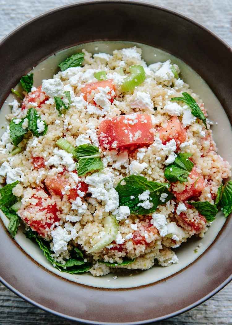 ľahký letný šalát s kuskusom, mätou a melónom