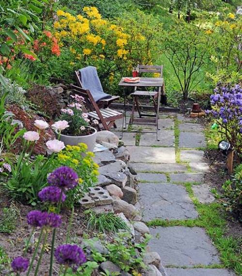 tipy na záhradný dizajn pestrofarebných kvetov