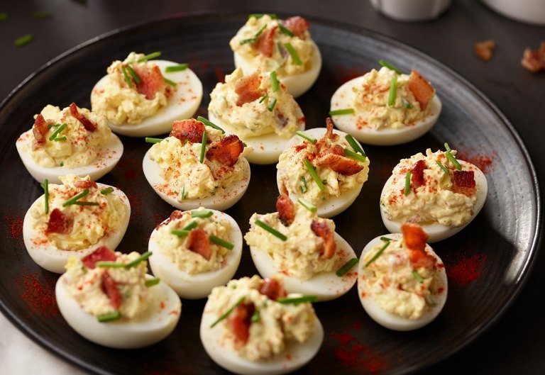 Ruské vajcia so slaninou a čedarom