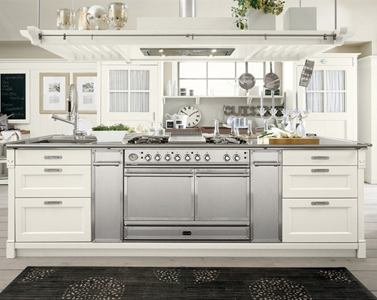 luxusné kuchyne z masívu MINACCIOLO biely kuchynský ostrov luxusná-masívna drevená kuchyňa-MINACCIOLO-biela-kuchynský-ostrov