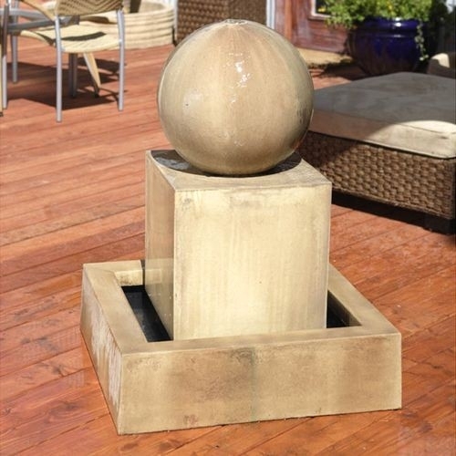 fontánová záhrada s guľovitým tvarom a elegantným dizajnom