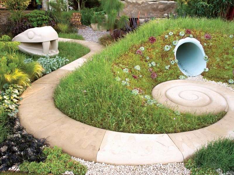 Rozložte záhradnú cestu - špirálovito rozložte dosky z prírodného kameňa Dlažba so záhradným chodníkom had v tvare špirály