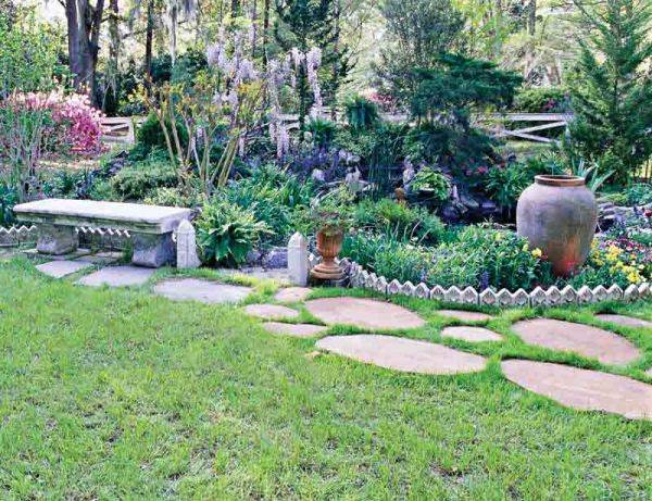 záhradná cesta príklady nášľapné kamene oválny trávnik kamenná lavička záhradná cesta nášľapné kamene oválny trávnik kamenná lavička