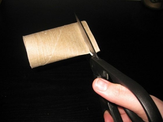 Kreatívne nápady Odstrihnite kartónový kotúč Nožnice-kartón-roll-oválne-formy-strih