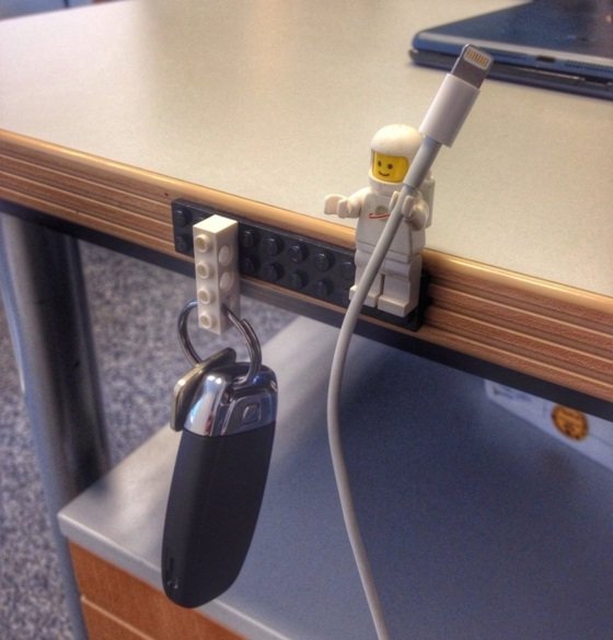 Lego diely držiak na kábel k notebooku Kancelársky stôl na kľúče lego detské hračky