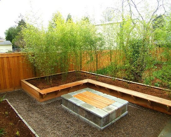 bambusové záhradné rastliny lavička s drevom