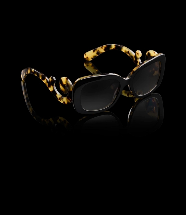 Plastové slnečné okuliare so zaoblenými spánkami dizajnérske okuliare-chránia-oči-pred-slnečným žiarením