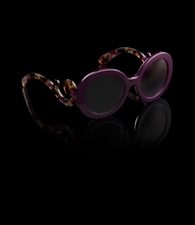 Okuliare Prada - nádherne zakrivené ramená chrámu Okuliare Prada-dotyk-taliansko-americký-pomp