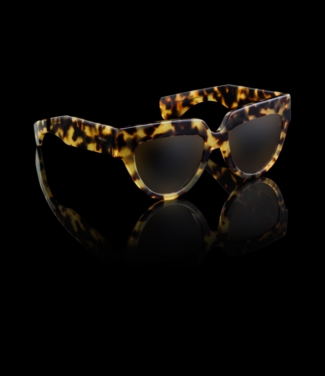 Dizajnové slnečné okuliare s trendovým vzorom - tmavošedý gradient ohromujúce-elegantné-slnečné okuliare-vzorované-výtlačky-prada