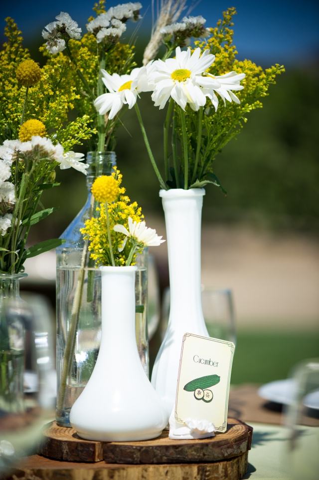 Poľné kvety dodávajú kúzlo a pokoj žlto-biele-nápad-kvetinové-dekoračné-pole