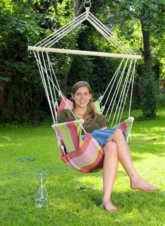 Závesné pruhy kresiel so vzorom, ktorý šetrí miesto