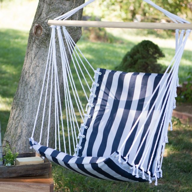 Pruhy vzor trávnik vysoké stromy ochrana pred slnkom