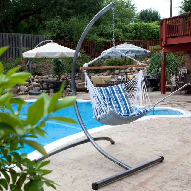 Závesná stolička s kovovým rámom, odolná voči poveternostným vplyvom, kamenné dosky