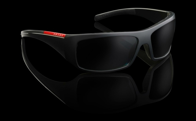 Okuliarové rámy obklopené slnečnými okuliarmi s exkluzívnym červeným logom Prada Verzia červené logo Prada, exkluzívny model pre mužov