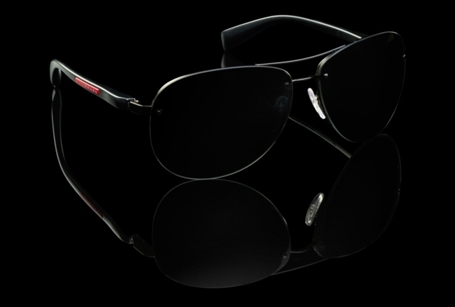 Brýle most červené logo čierny rám čierne okuliare most červené logo čierne